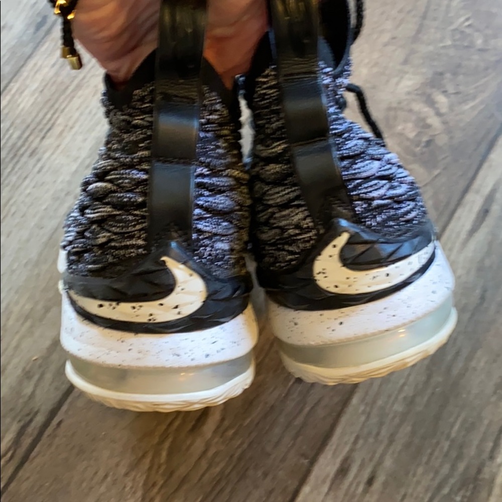 Nike Black and White Women's Sneakers - Picture 4 of 13